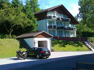 hotel-03.jpg (885700 byte)