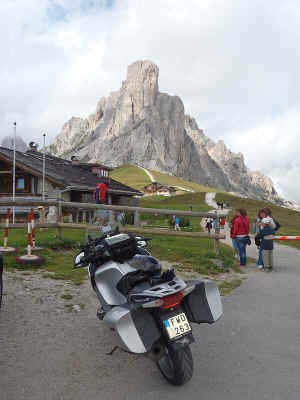 Dolomiterne-02.jpg (973714 byte)