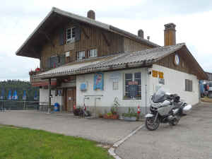 P823-cafe.jpg (945843 byte)