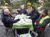 22-Frokost.jpg (1038938 byte)